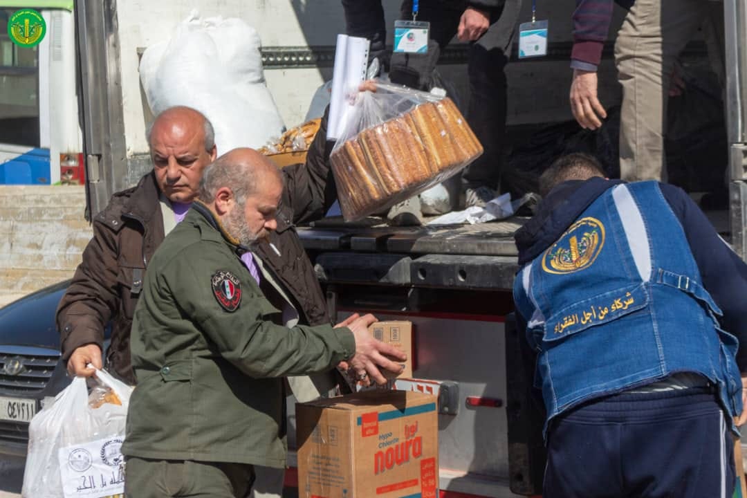 توجه الفريق الاغاثي لجمعية إنعاش الفقير في مدينة التل إلى محافظة إدلب